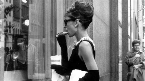  볼! 흑백의 아름다움을 담은 감동 드라마, 'Breakfast at Tiffany's'!